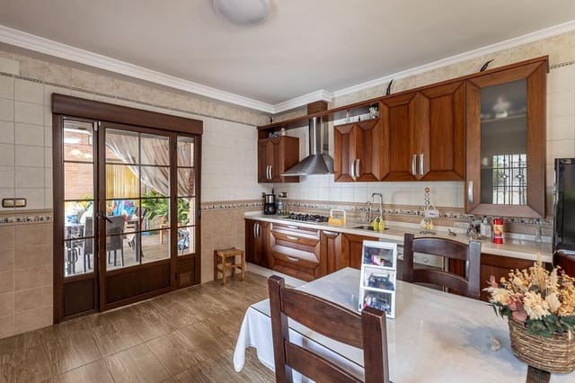 4 Zimmer Villa zu verkaufen in Santa Fe mit Garage - 360.000 € (Ref: 10004144)