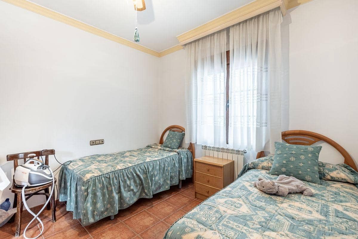 4 Zimmer Villa zu verkaufen in Santa Fe mit Garage - 360.000 € (Ref: 10004144)
