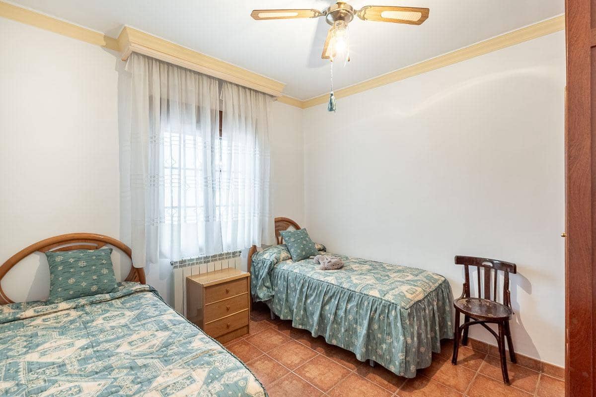 4 Zimmer Villa zu verkaufen in Santa Fe mit Garage - 360.000 € (Ref: 10004144)
