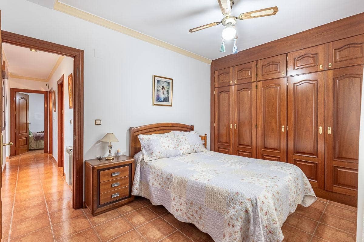 4 Zimmer Villa zu verkaufen in Santa Fe mit Garage - 360.000 € (Ref: 10004144)