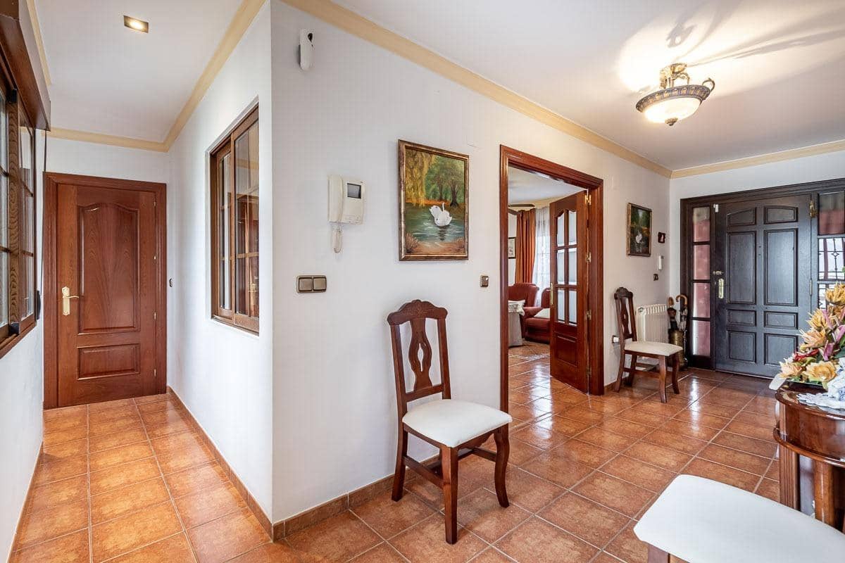 4 Zimmer Villa zu verkaufen in Santa Fe mit Garage - 360.000 € (Ref: 10004144)