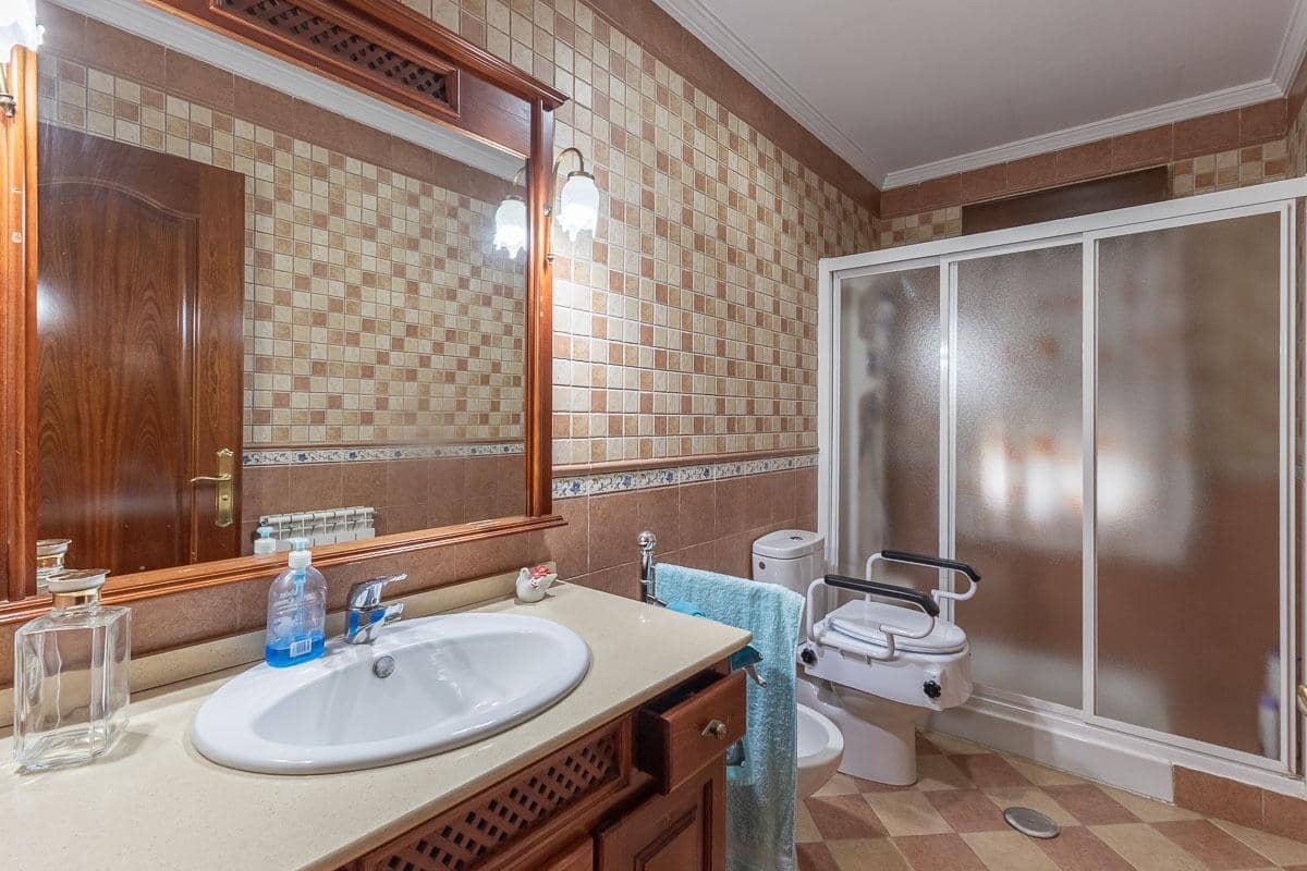 4 Zimmer Villa zu verkaufen in Santa Fe mit Garage - 360.000 € (Ref: 10004144)