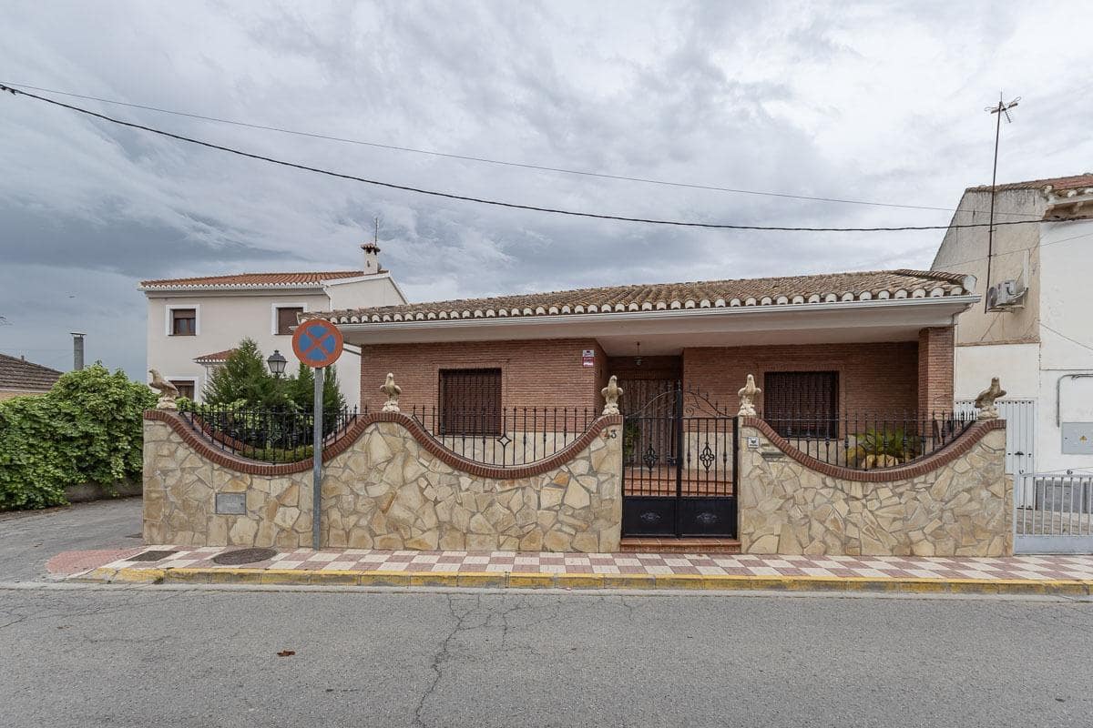 4 Zimmer Villa zu verkaufen in Santa Fe mit Garage - 360.000 € (Ref: 10004144)