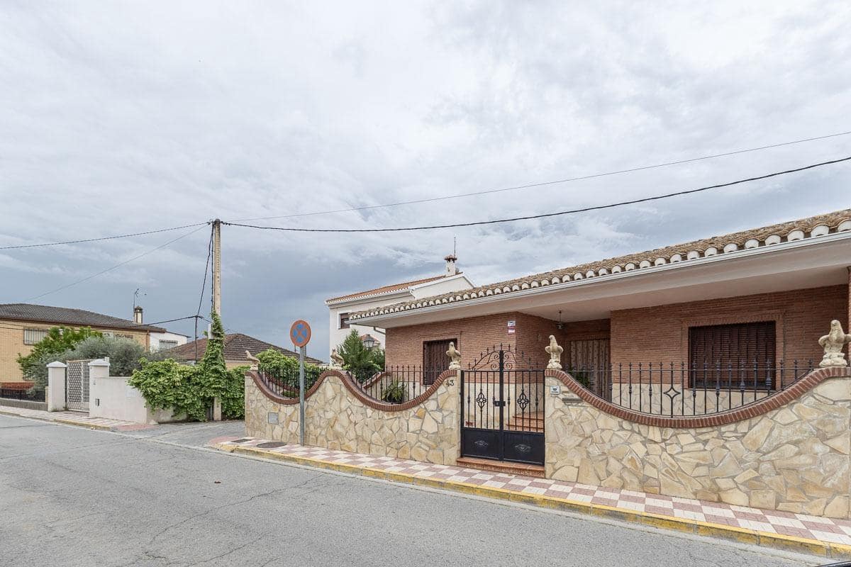 4 Zimmer Villa zu verkaufen in Santa Fe mit Garage - 360.000 € (Ref: 10004144)