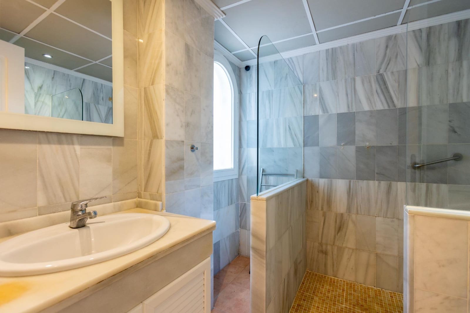 Piso de 3 habitaciones en La Herradura en venta con piscina garaje - 369.500 € (Ref: 10004146)