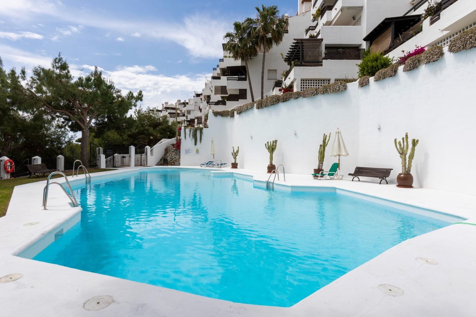 Piso de 3 habitaciones en La Herradura en venta con piscina garaje - 369.500 € (Ref: 10004146)