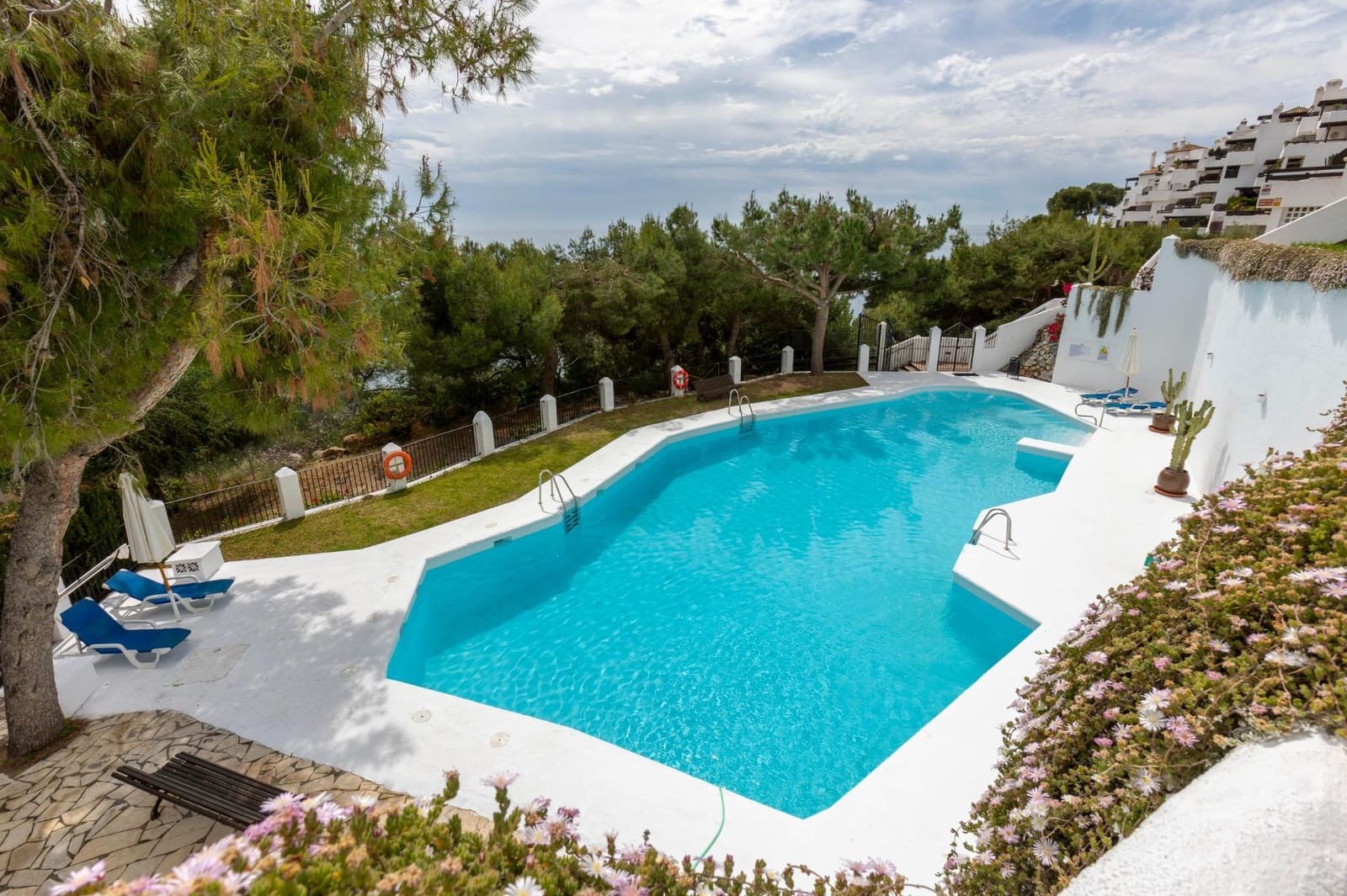 Piso de 3 habitaciones en La Herradura en venta con piscina garaje - 369.500 € (Ref: 10004146)