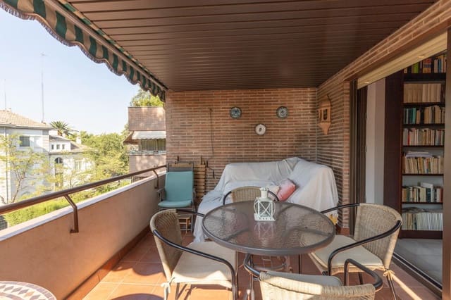 4 soveværelse Lejlighed til salg i Granada by med swimmingpool garage - € 950.000 (Ref: 10004148)