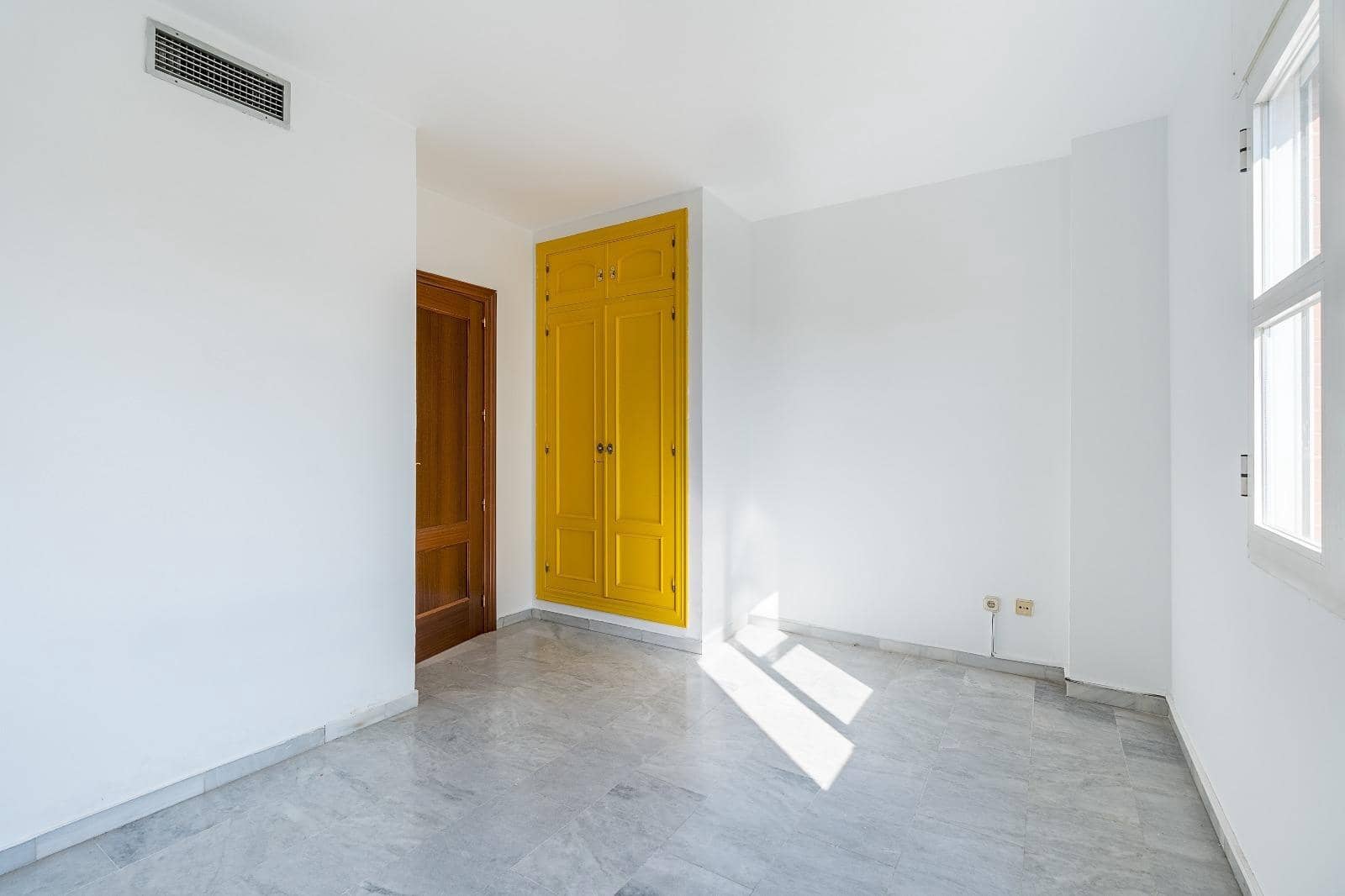 6 slaapkamer Huis te koop in Granada stad met zwembad garage - € 550.000 (Ref: 10004149)