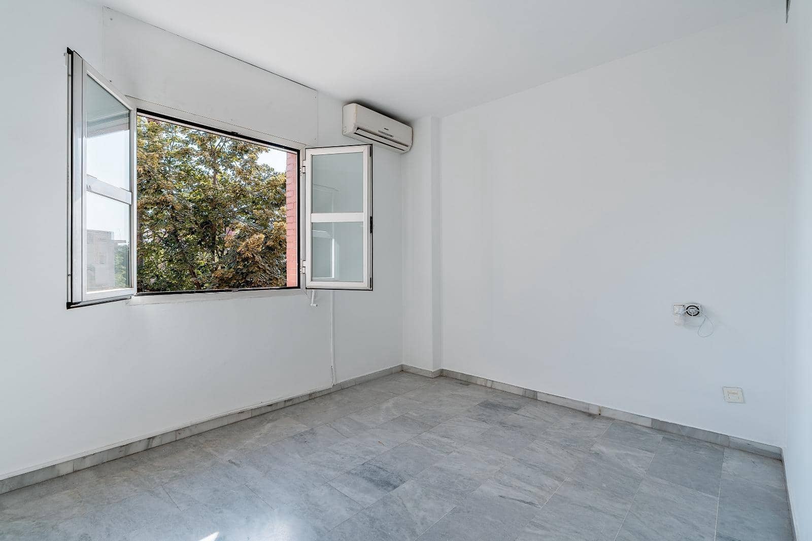 6 slaapkamer Huis te koop in Granada stad met zwembad garage - € 550.000 (Ref: 10004149)