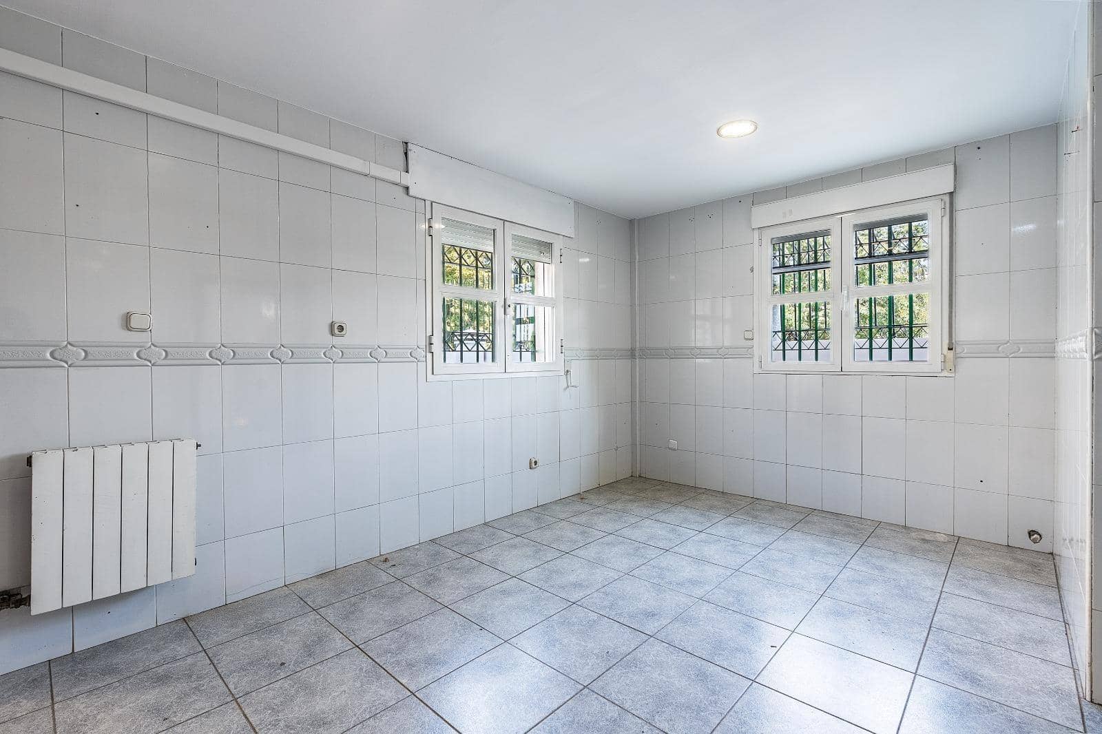 6 slaapkamer Huis te koop in Granada stad met zwembad garage - € 550.000 (Ref: 10004149)