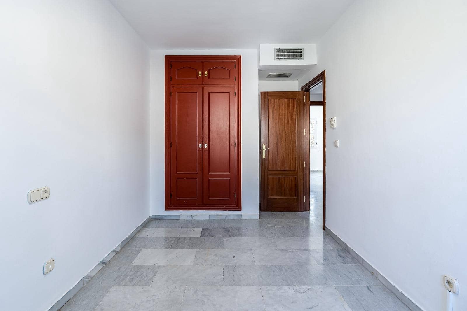 6 slaapkamer Huis te koop in Granada stad met zwembad garage - € 550.000 (Ref: 10004149)