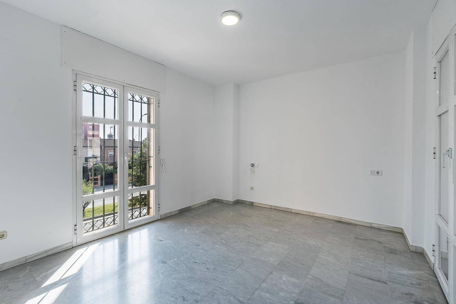 6 slaapkamer Huis te koop in Granada stad met zwembad garage - € 550.000 (Ref: 10004149)