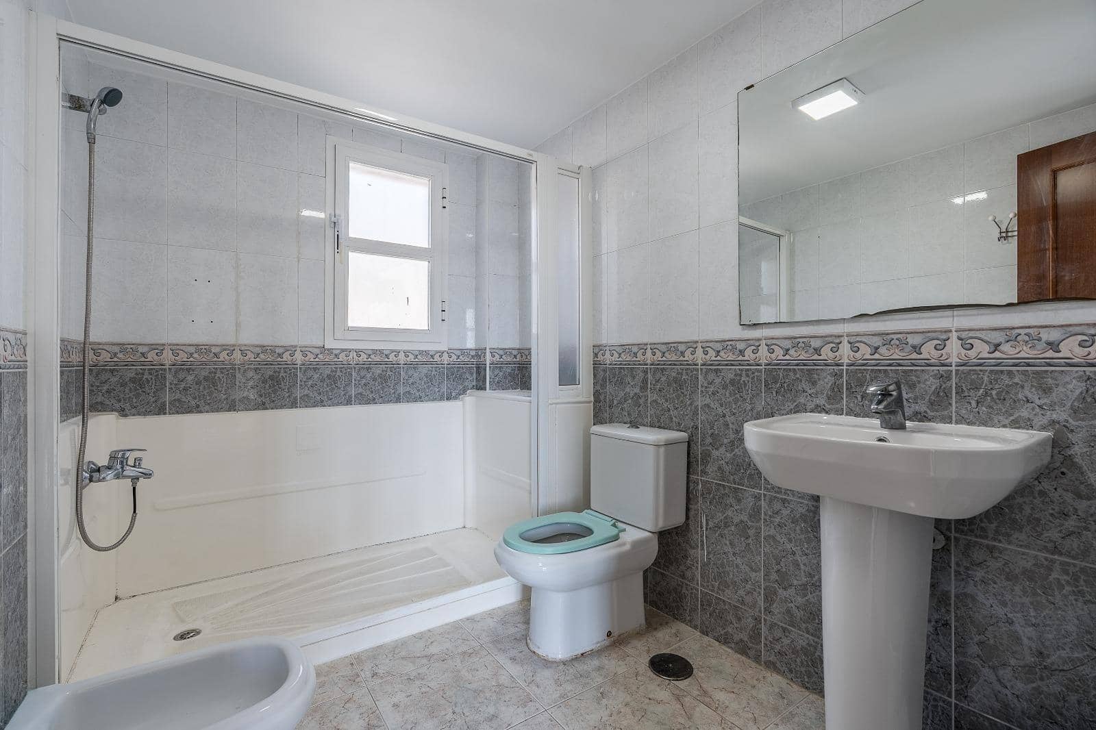 6 slaapkamer Huis te koop in Granada stad met zwembad garage - € 550.000 (Ref: 10004149)