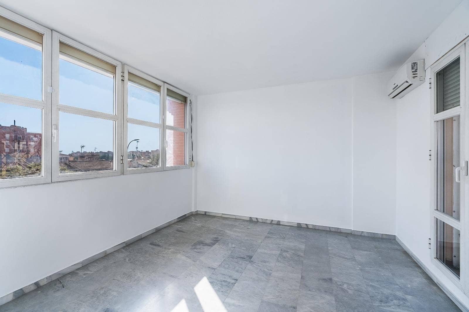 6 slaapkamer Huis te koop in Granada stad met zwembad garage - € 550.000 (Ref: 10004149)