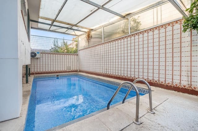 6 slaapkamer Huis te koop in Granada stad met zwembad garage - € 550.000 (Ref: 10004149)