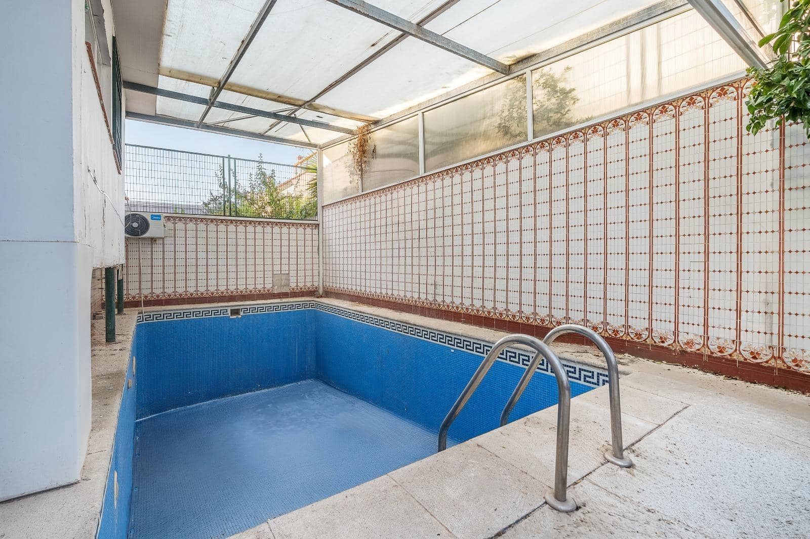 6 slaapkamer Huis te koop in Granada stad met zwembad garage - € 550.000 (Ref: 10004149)