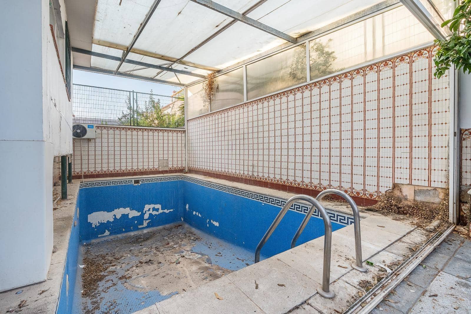 6 slaapkamer Huis te koop in Granada stad met zwembad garage - € 550.000 (Ref: 10004149)