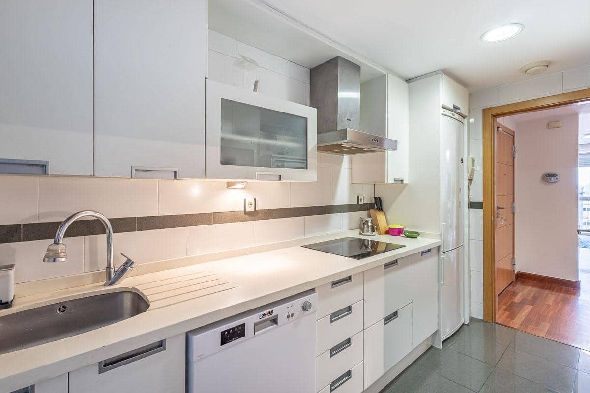 4 soveværelse Lejlighed til salg i Granada by med garage - € 635.000 (Ref: 10009287)