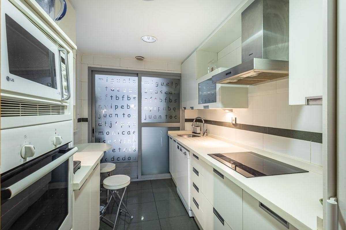 4 soveværelse Lejlighed til salg i Granada by med garage - € 635.000 (Ref: 10009287)