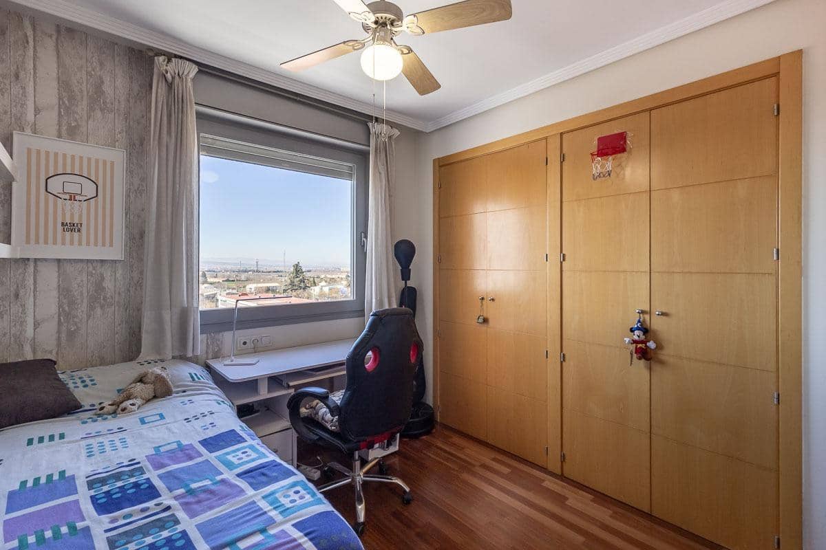 4 soveværelse Lejlighed til salg i Granada by med garage - € 635.000 (Ref: 10009287)