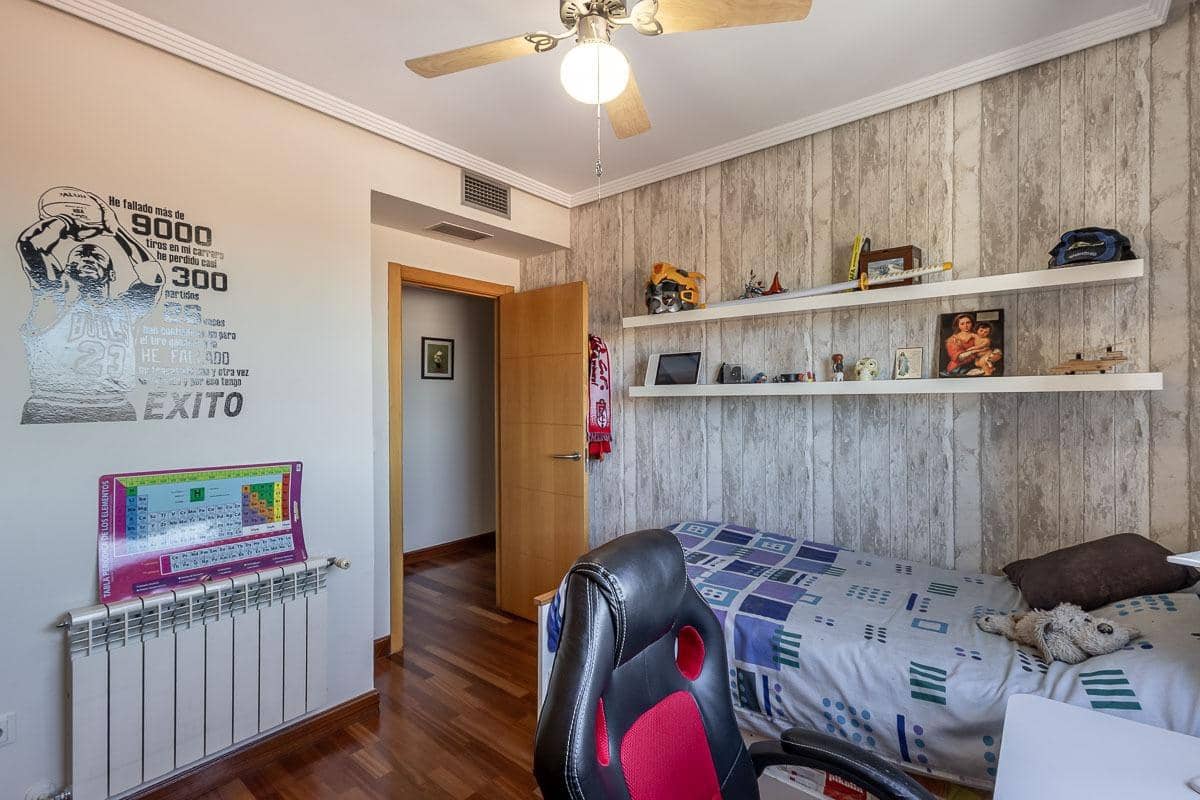 4 soveværelse Lejlighed til salg i Granada by med garage - € 635.000 (Ref: 10009287)