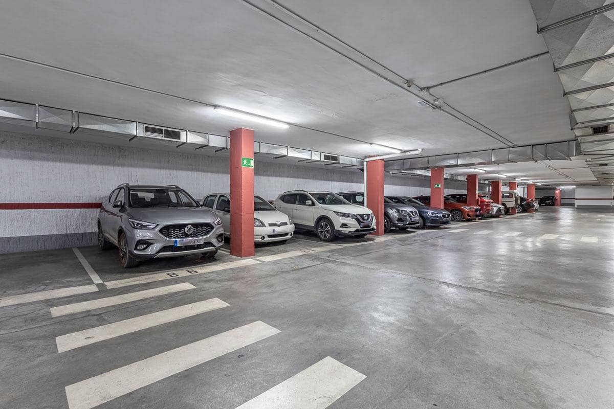 4 soveværelse Lejlighed til salg i Granada by med garage - € 635.000 (Ref: 10009287)