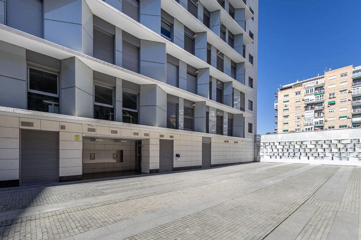 4 soveværelse Lejlighed til salg i Granada by med garage - € 635.000 (Ref: 10009287)