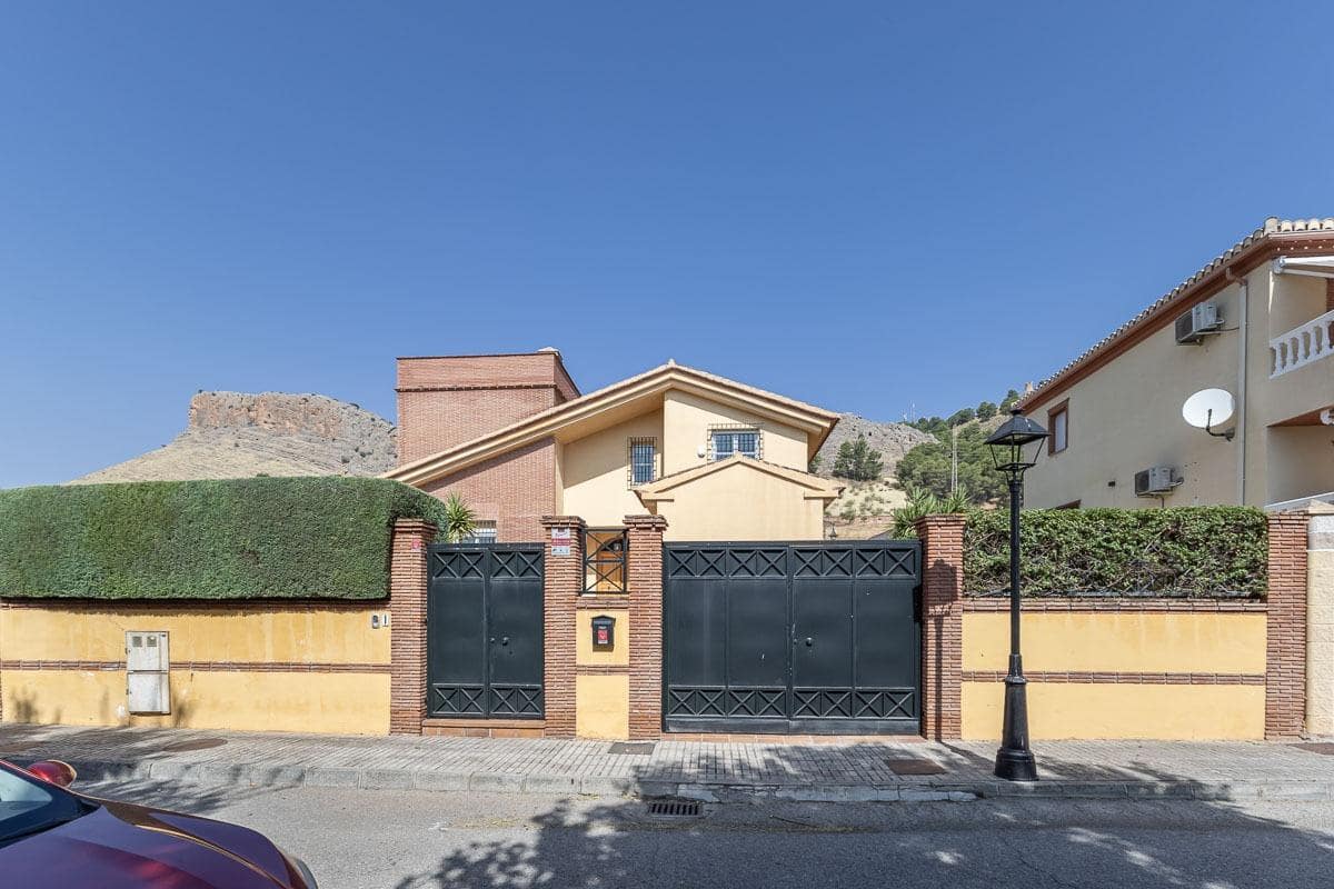 3 bedroom Villa for sale in Albolote with pool garage - € 395,000 (Ref: 10009288)