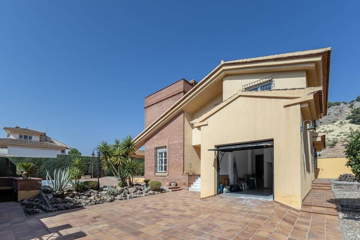 3 bedroom Villa for sale in Albolote with pool garage - € 395,000 (Ref: 10009288)
