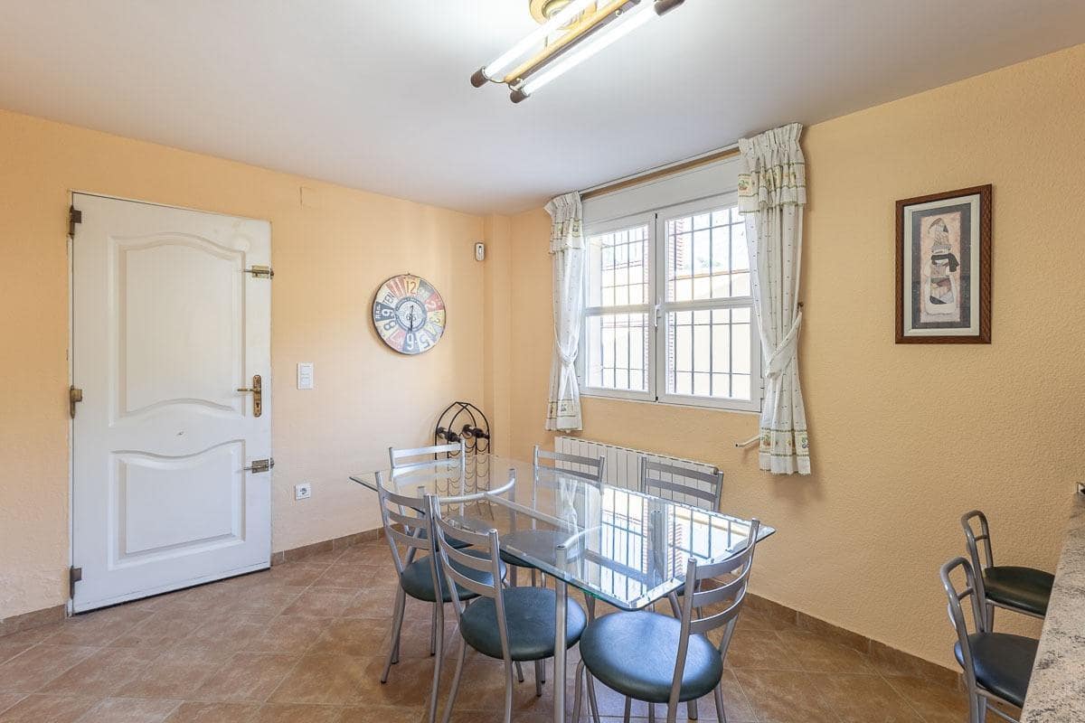 3 bedroom Villa for sale in Albolote with pool garage - € 395,000 (Ref: 10009288)