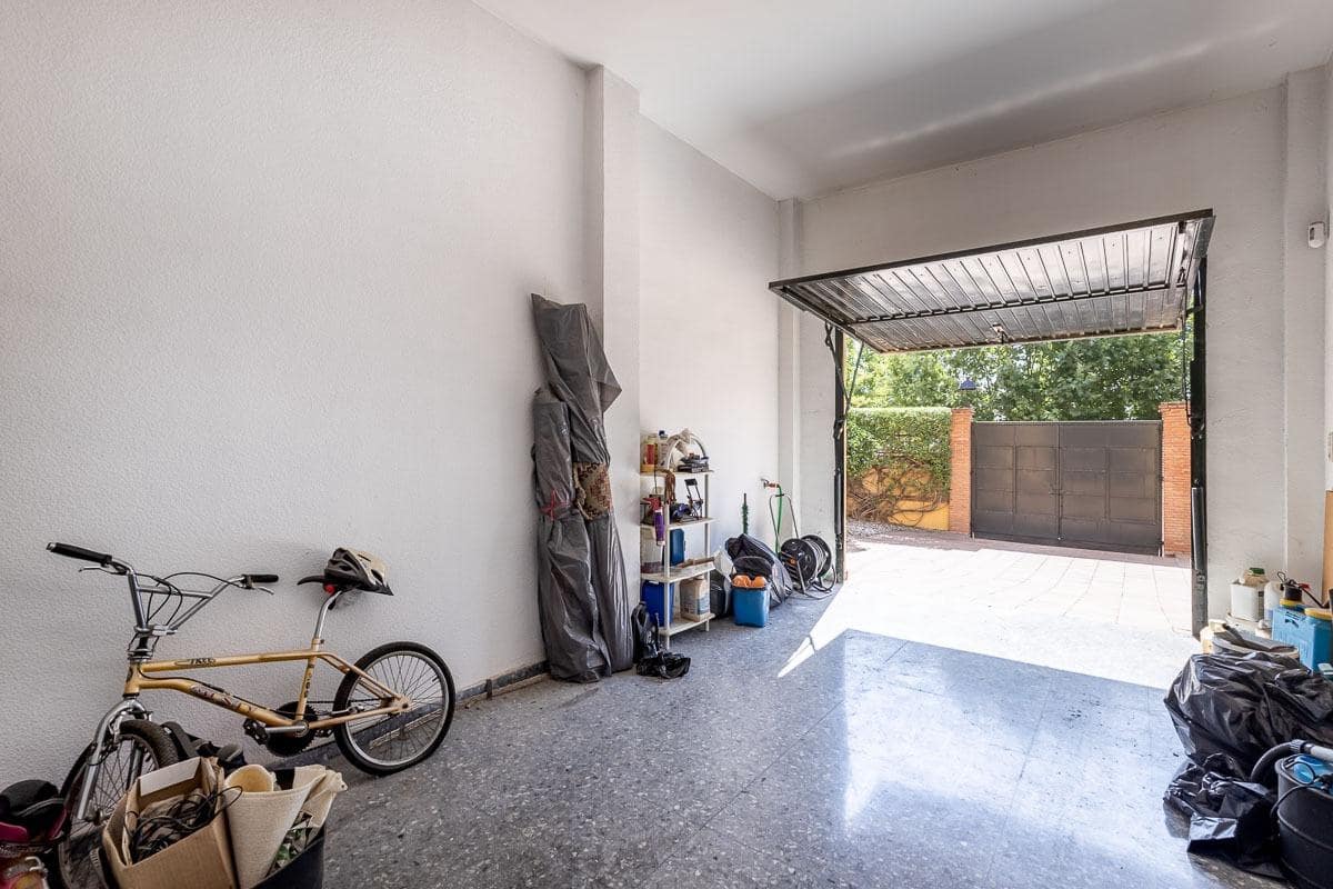 3 bedroom Villa for sale in Albolote with pool garage - € 395,000 (Ref: 10009288)