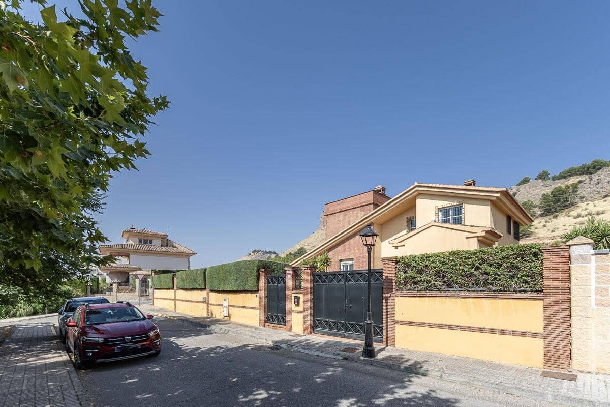 3 bedroom Villa for sale in Albolote with pool garage - € 395,000 (Ref: 10009288)