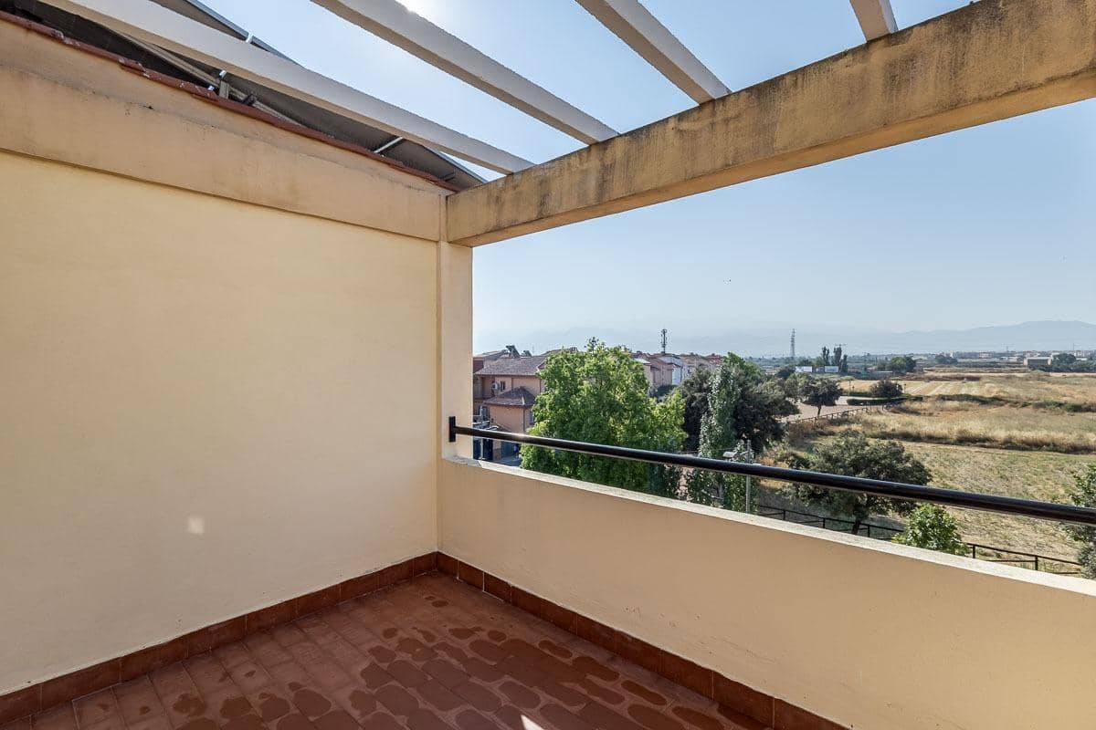 4 bedroom Semi-detached Villa for sale in Las Gabias with pool garage - € 390,000 (Ref: 10011654)