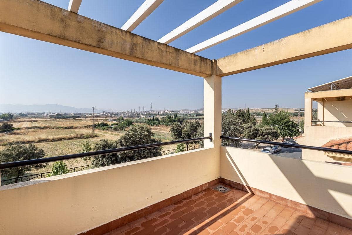 4 bedroom Semi-detached Villa for sale in Las Gabias with pool garage - € 390,000 (Ref: 10011654)