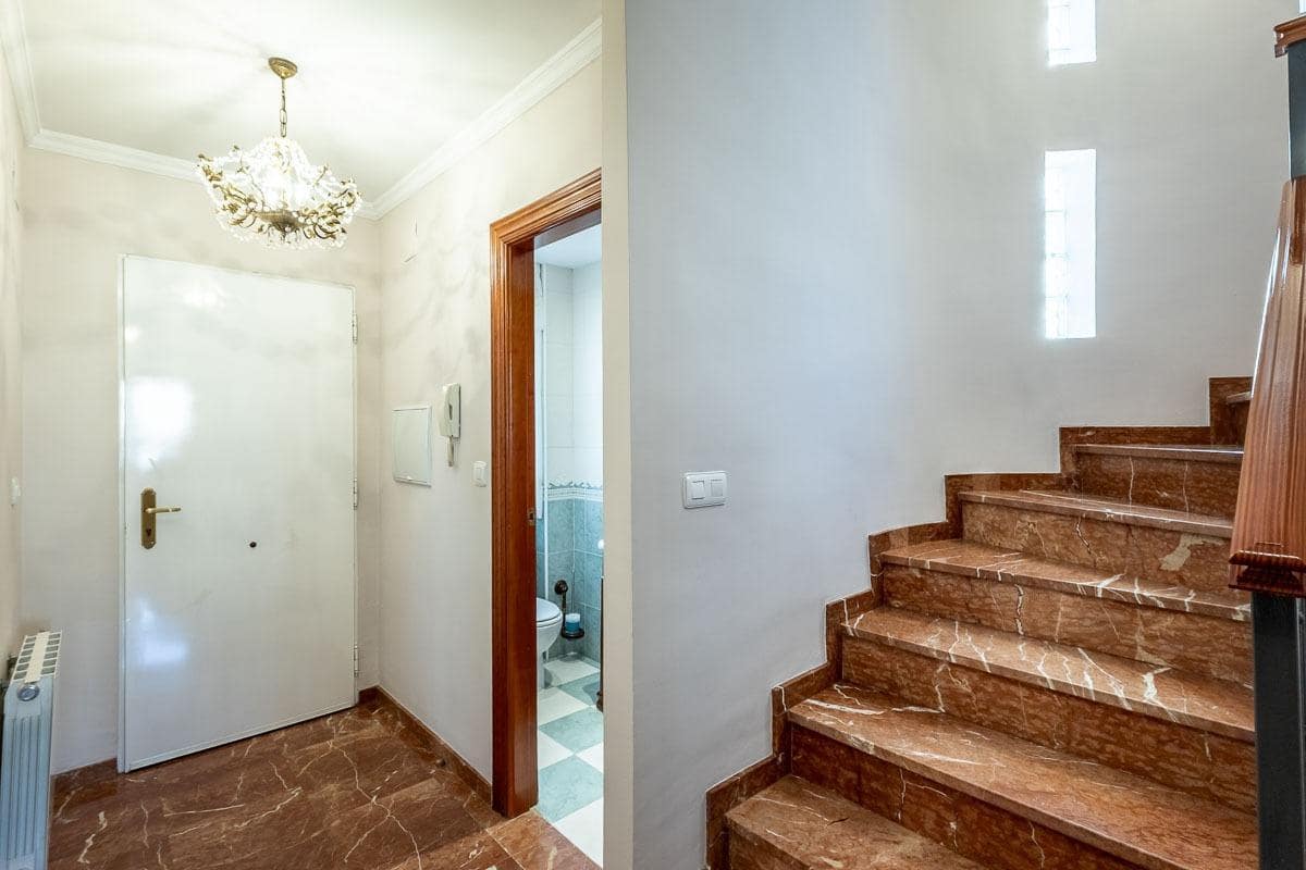 4 bedroom Semi-detached Villa for sale in Las Gabias with pool garage - € 390,000 (Ref: 10011654)