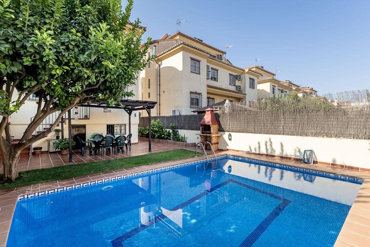 4 bedroom Semi-detached Villa for sale in Las Gabias with pool garage - € 390,000 (Ref: 10011654)