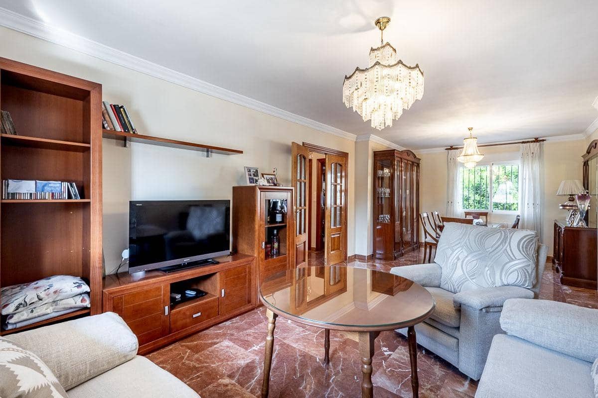 4 bedroom Semi-detached Villa for sale in Las Gabias with pool garage - € 390,000 (Ref: 10011654)