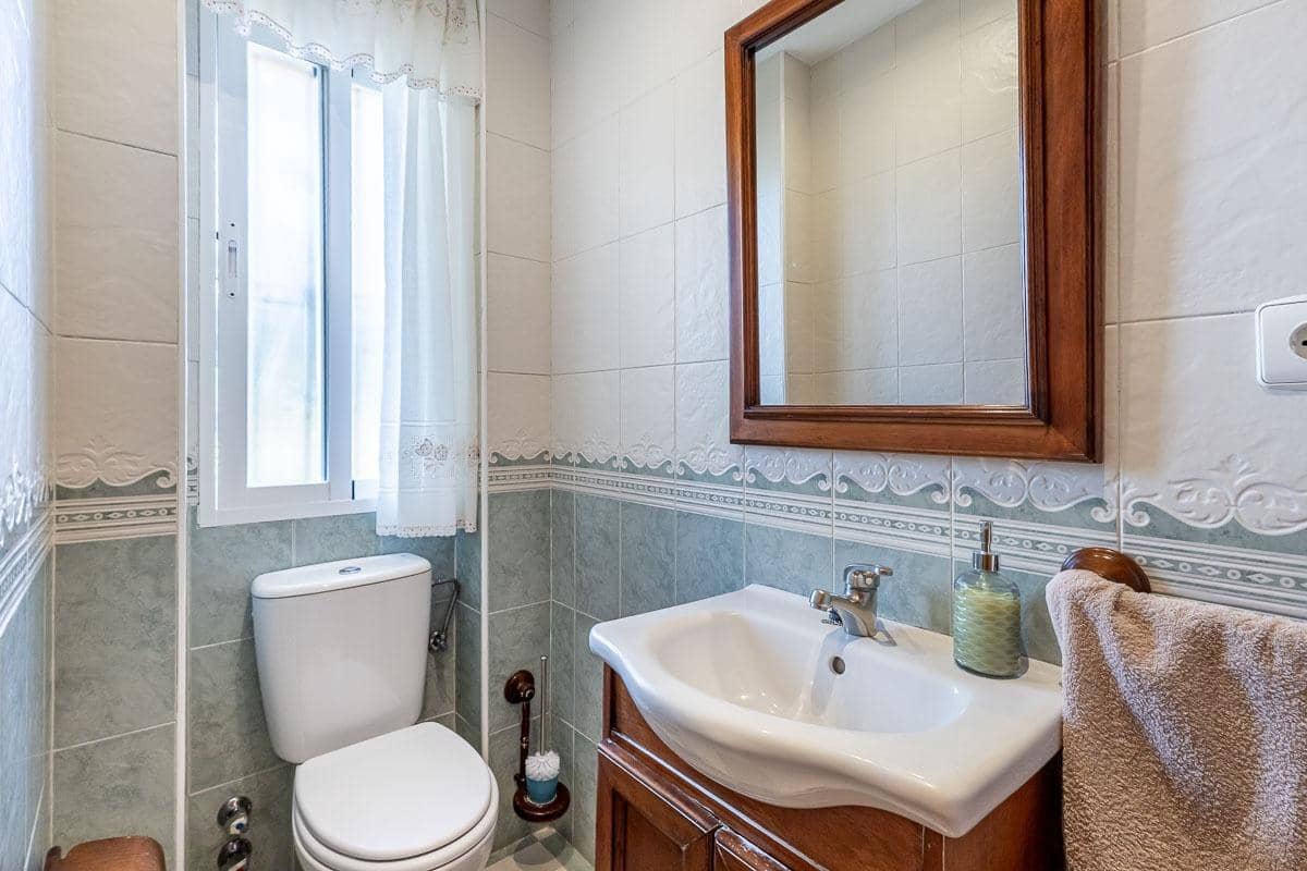 4 bedroom Semi-detached Villa for sale in Las Gabias with pool garage - € 390,000 (Ref: 10011654)