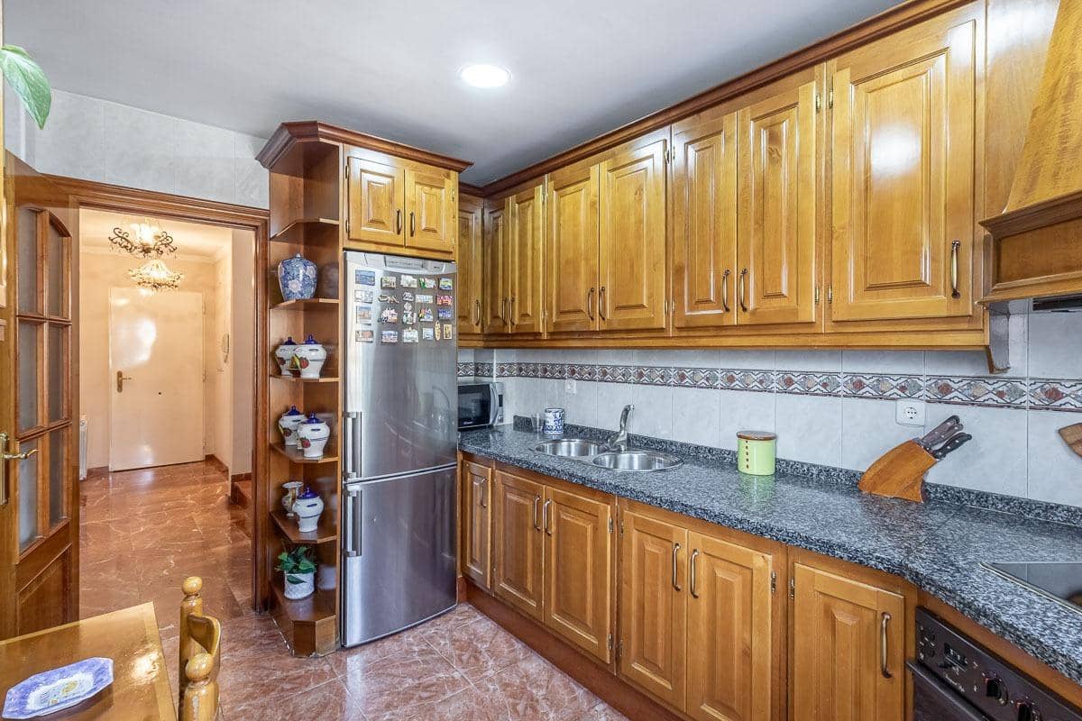 4 bedroom Semi-detached Villa for sale in Las Gabias with pool garage - € 390,000 (Ref: 10011654)