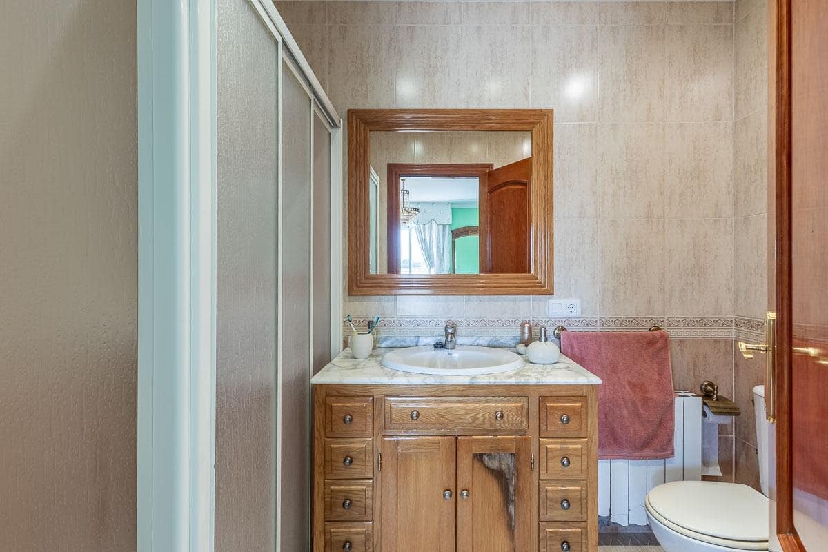 4 bedroom Semi-detached Villa for sale in Las Gabias with pool garage - € 390,000 (Ref: 10011654)