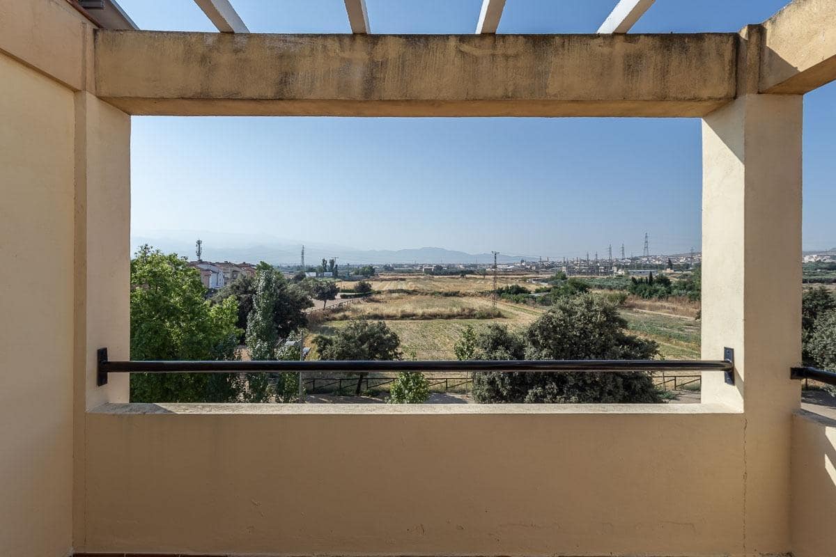 4 bedroom Semi-detached Villa for sale in Las Gabias with pool garage - € 390,000 (Ref: 10011654)