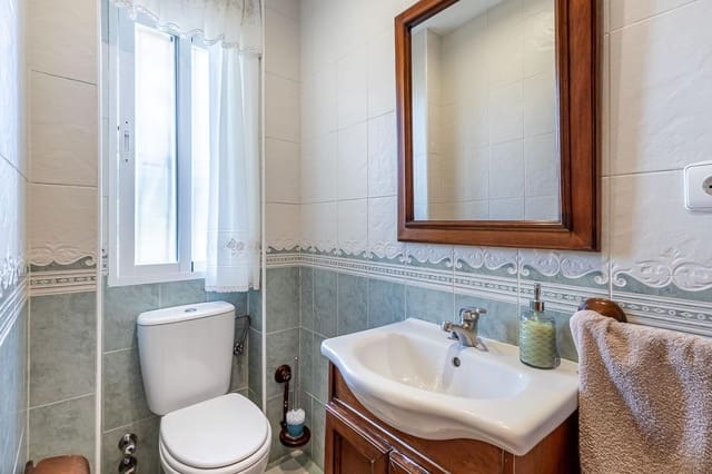4 bedroom Semi-detached Villa for sale in Las Gabias with pool garage - € 390,000 (Ref: 10011654)