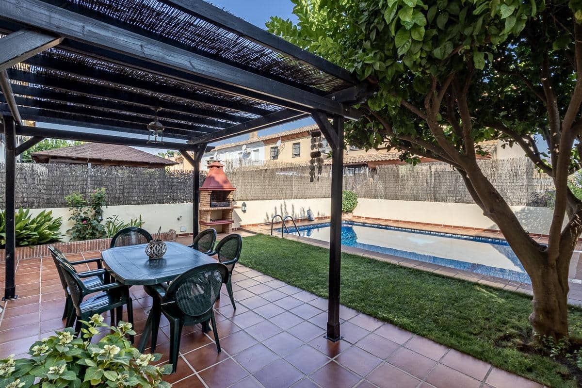 4 bedroom Semi-detached Villa for sale in Las Gabias with pool garage - € 390,000 (Ref: 10011654)