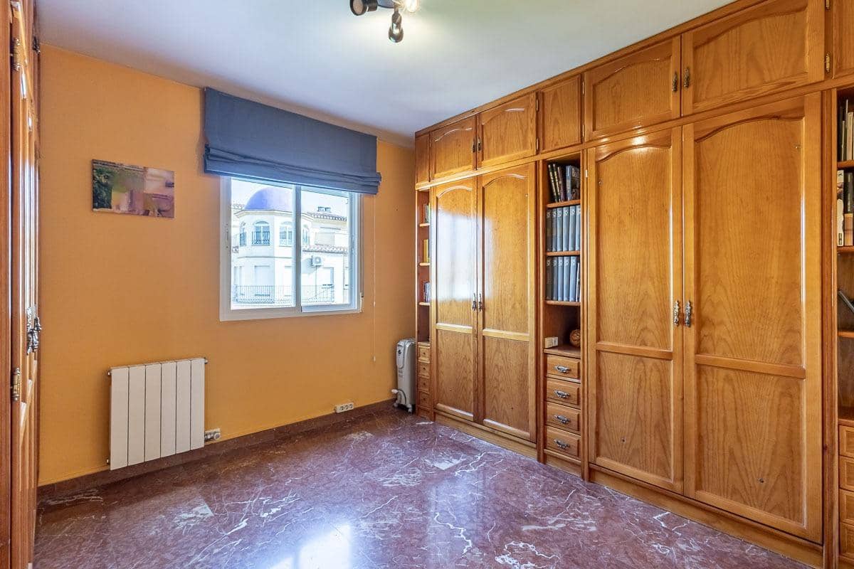 4 bedroom Semi-detached Villa for sale in Las Gabias with pool garage - € 390,000 (Ref: 10011654)