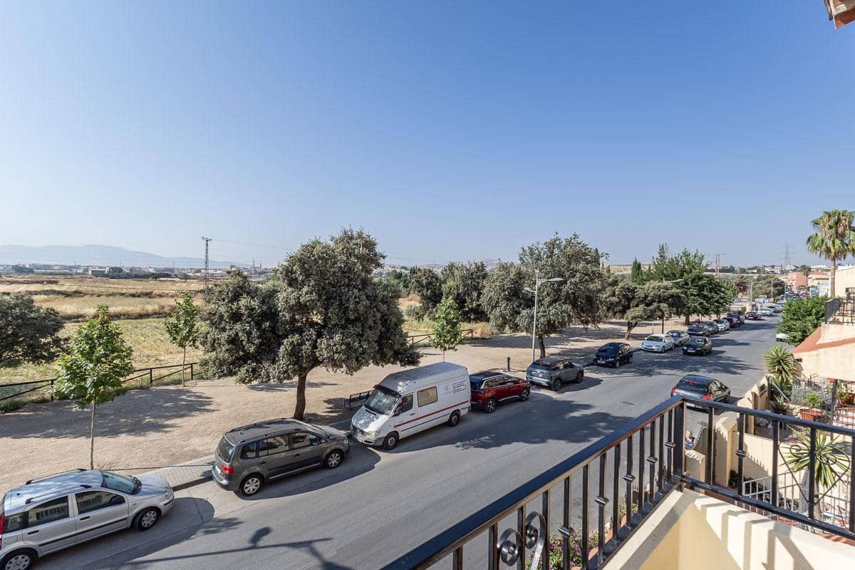 4 bedroom Semi-detached Villa for sale in Las Gabias with pool garage - € 390,000 (Ref: 10011654)