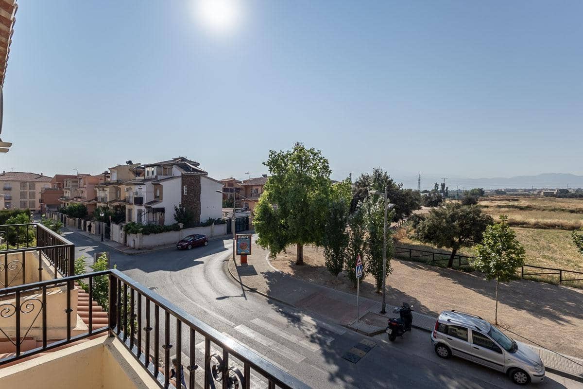 4 bedroom Semi-detached Villa for sale in Las Gabias with pool garage - € 390,000 (Ref: 10011654)