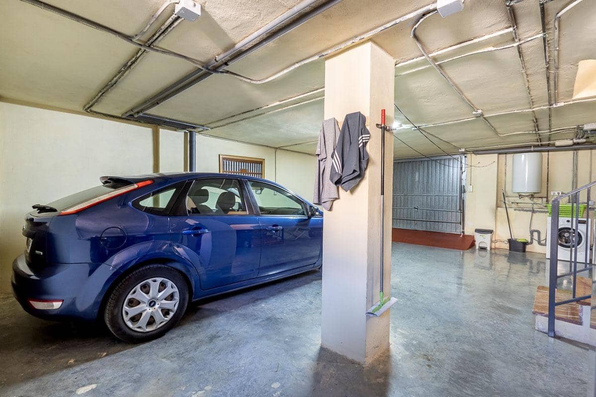 4 bedroom Semi-detached Villa for sale in Las Gabias with pool garage - € 390,000 (Ref: 10011654)
