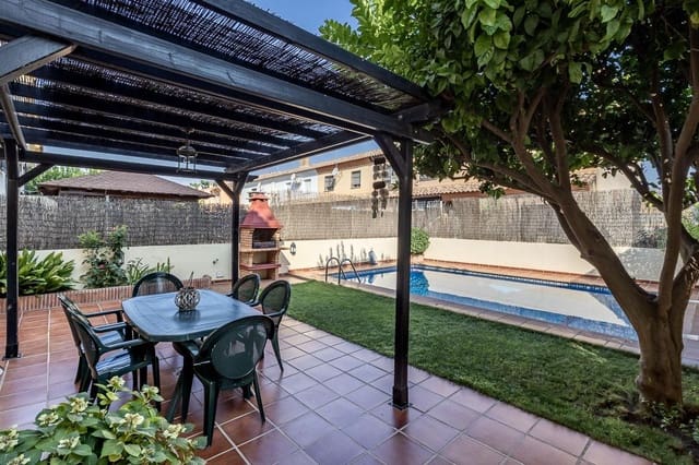 4 bedroom Semi-detached Villa for sale in Las Gabias with pool garage - € 390,000 (Ref: 10011654)
