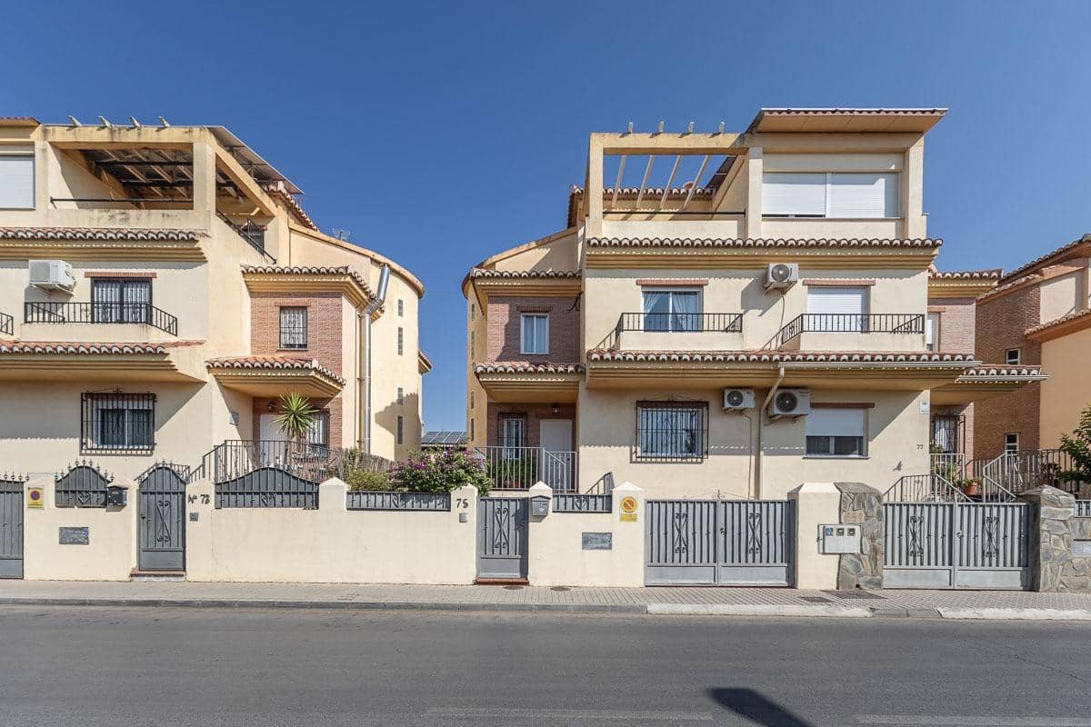 4 bedroom Semi-detached Villa for sale in Las Gabias with pool garage - € 390,000 (Ref: 10011654)